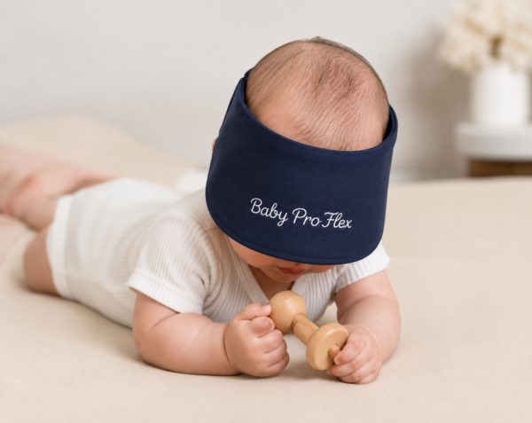 Casquette anti hyperextension avec bébé tummy time